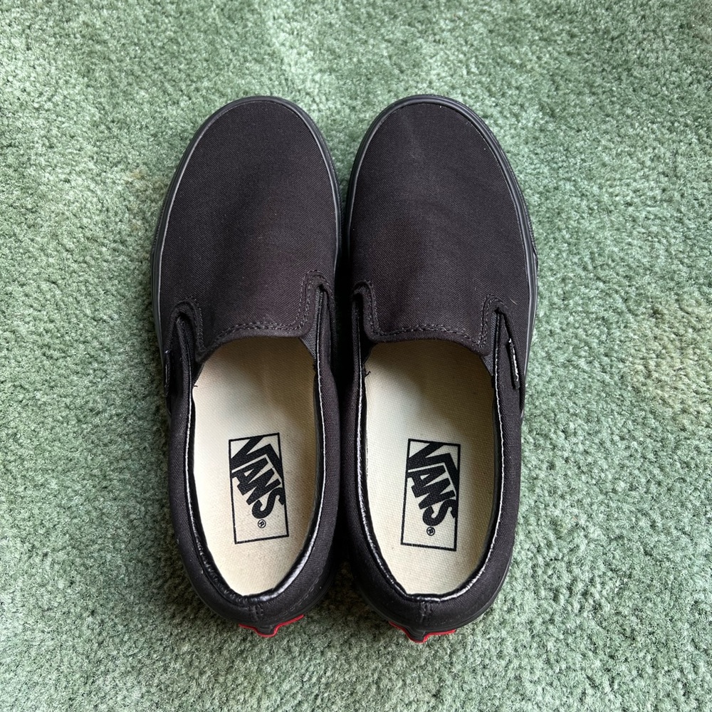 Black, size 8, slip on Vans